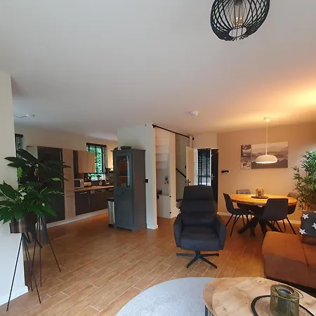 בית נופש Luxe Vakantiewoning Met Veel Privacy En Sauna Ewijk